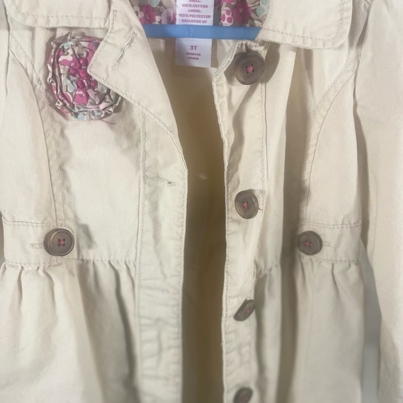 Genuine Kids by OshKosh 3T Tan overcoat with flower detail - Picture 3 of 5